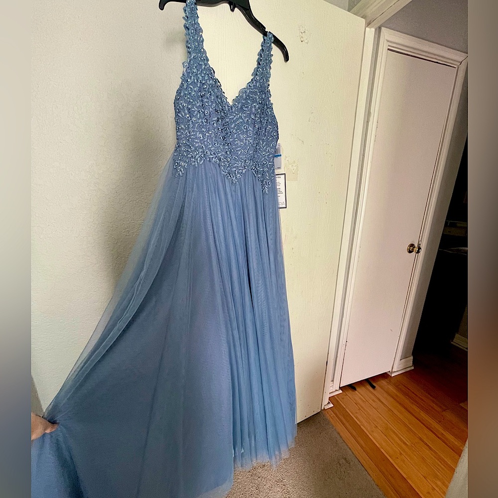 Macy’s Say Yes to the Prom Dress. SIZE: 9  NEVER WORN